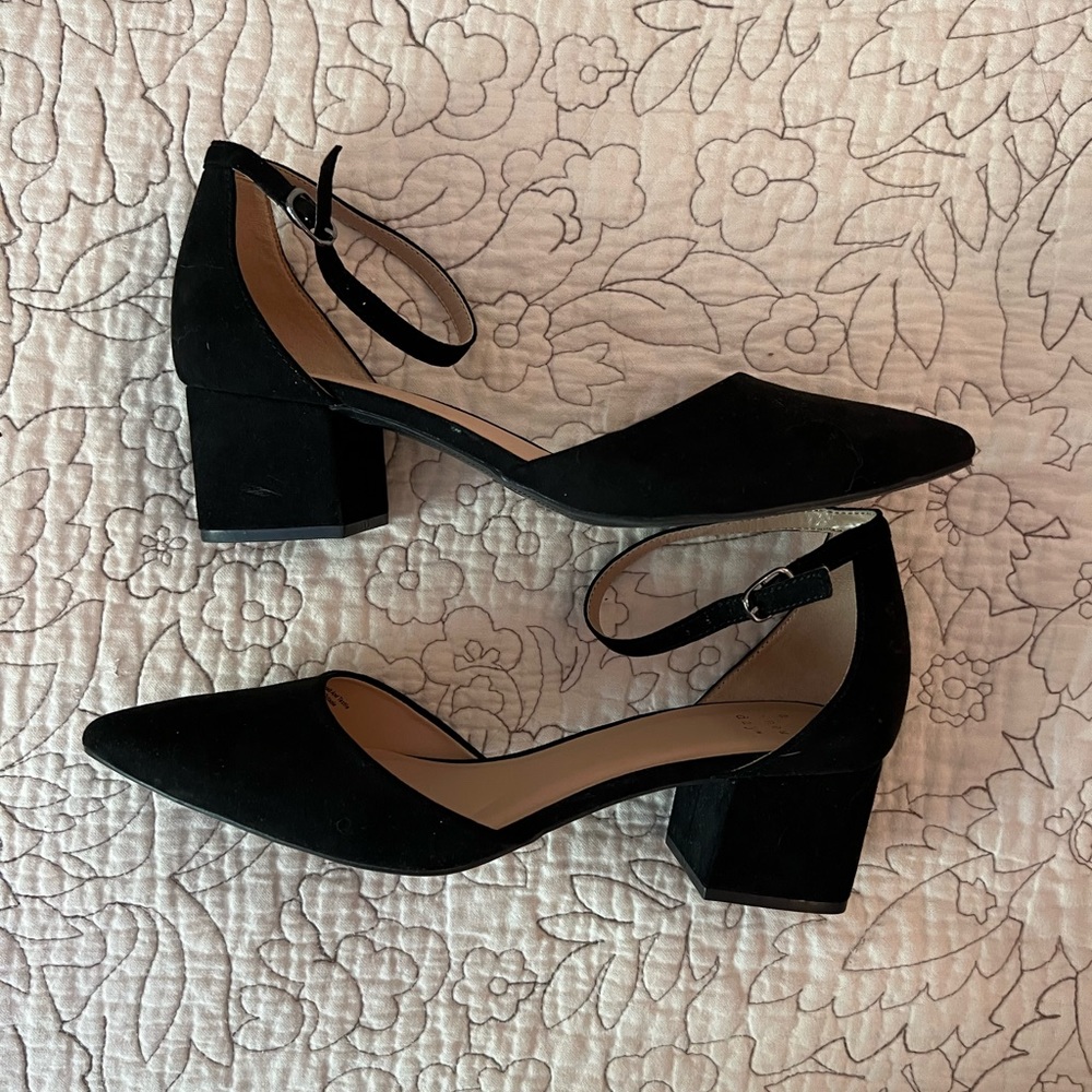 Pointed Toe Low Heels